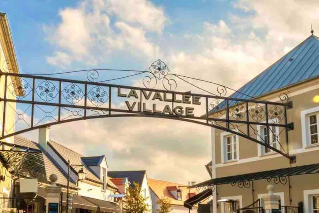 Le Regence, Terrasse, Serris Disney Bagian luar foto