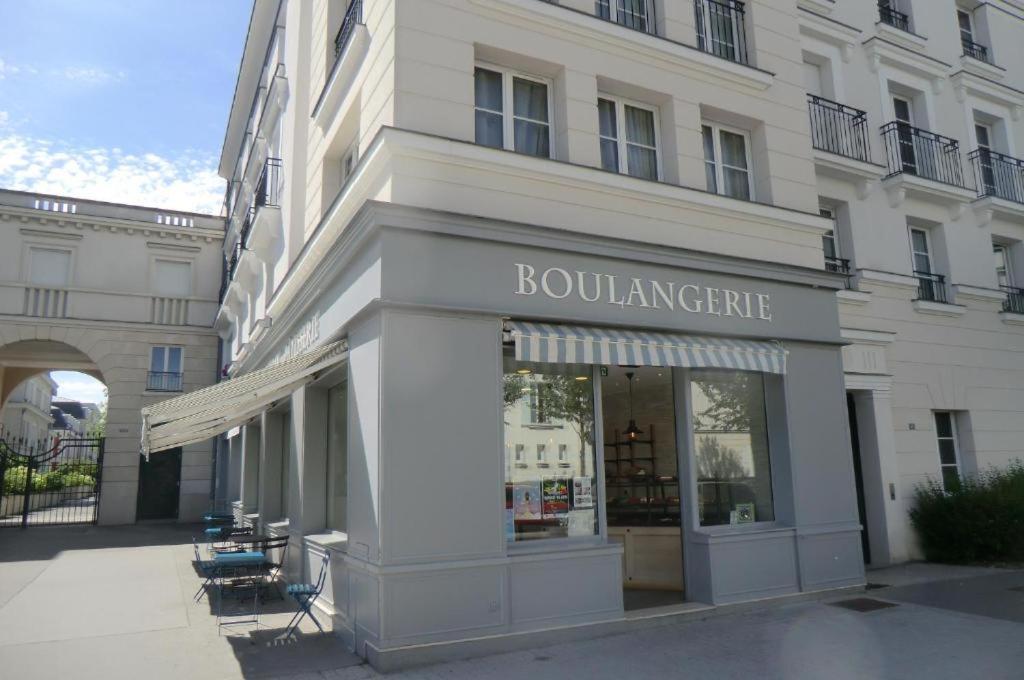 Le Regence, Terrasse, Serris Disney Bagian luar foto