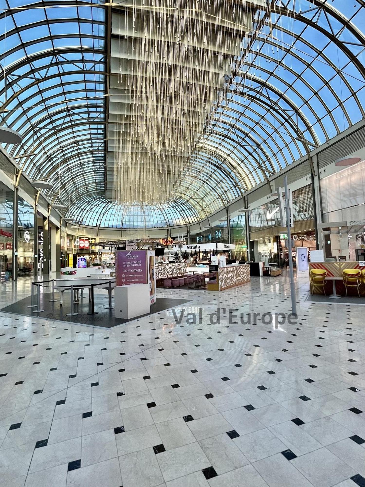 Le Regence, Terrasse, Serris Disney Bagian luar foto
